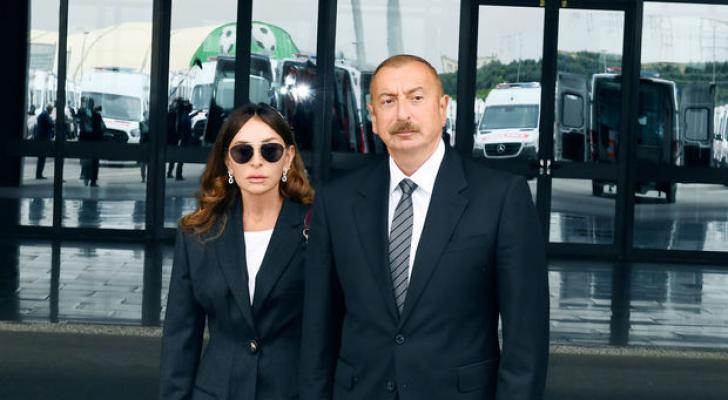 İlham Əliyev və Mehriban Əliyeva bir aylıq əməkhaqlarını Silahlı Qüvvələrə Yardım Fonduna ianə ediblər