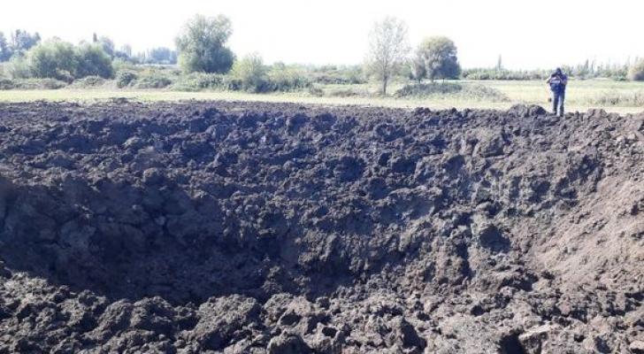 Düşmənin Bərdəyə atdığı raket böyük çuxur əmələ gətirib