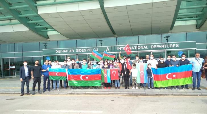 Türkiyədəki 45 azərbaycanlı həkim hərbçilərə tibbi yardım üçün Vətənə gəldi