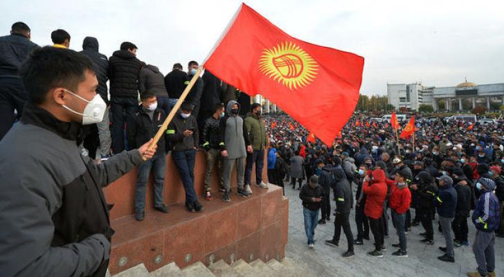 Qırğızıstan müxalifəti Bişkek küçələrini tərk etməyəcəklərini bildirib