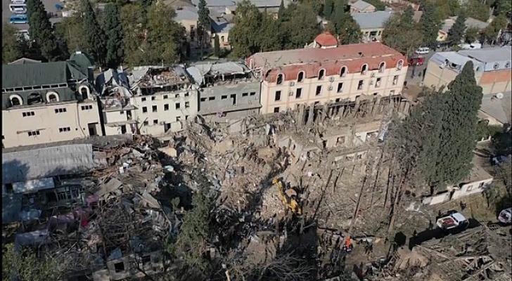 Gəncədə terror zamanı valideynlərini itirən uşaqlar üçün təqaüd bu qaydada veriləcək - 300/500 AZN