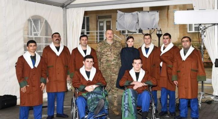 İlham Əliyev: “Maskanı çıxarın, hamı sizi görsün” - VİDEO