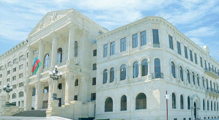 Vəzifəli şəxslər rüşvət alarkən cinayət başında yaxalanıblar