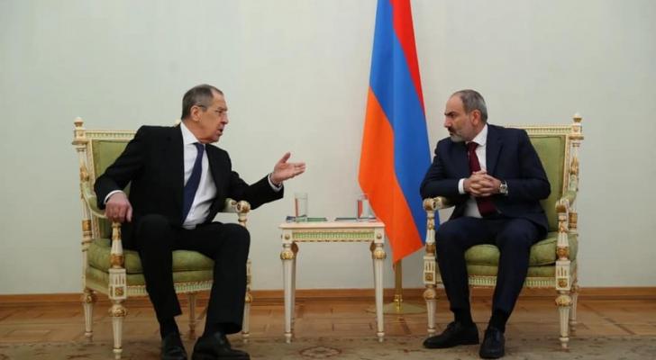 Lavrovla Paşinyanın fotosu müzakirələrə səbəb oldu - FOTO
