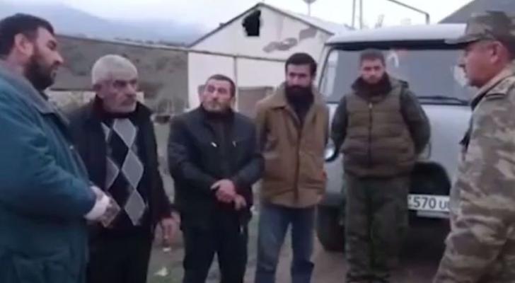 Azərbaycan hərbçiləri ermənilərə Gülablıdan çıxmağa yardım edib - VİDEO