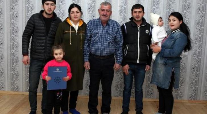 28 şəhid ailəsi və Qarabağ müharibəsi əlili evlə təmin olundu - FOTO