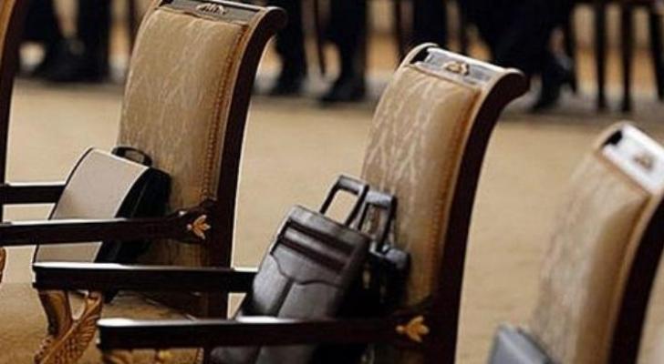 Yüksək vəzifəli şəxslər işdən çıxarıldı