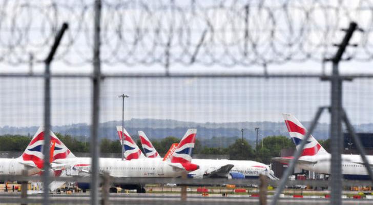 Koronavirusun yeni növünə görə daha bir ölkə Britaniya ilə uçuşları dayandırdı