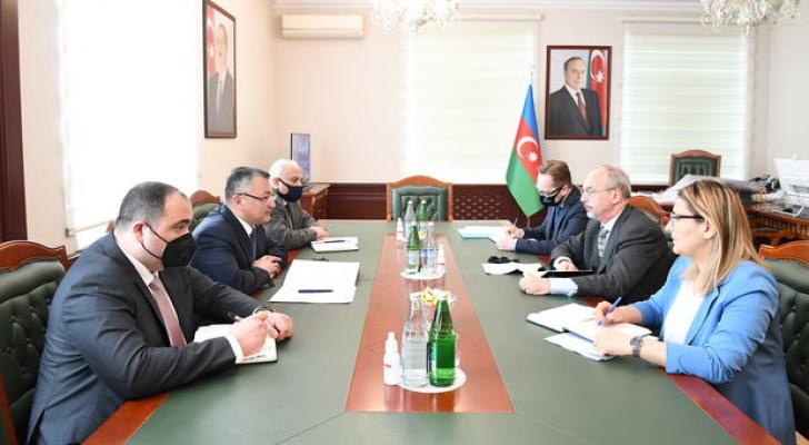 Məcburi köçkünlərin qayıdışı ilə bağlı məsələlər müzakirə edildi