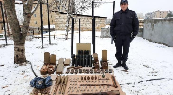 Polislər Şuşada silah-sursat aşkarladılar - FOTO