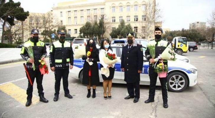 Yol polisi qadın sürücüləri belə təbrik etdi - FOTO