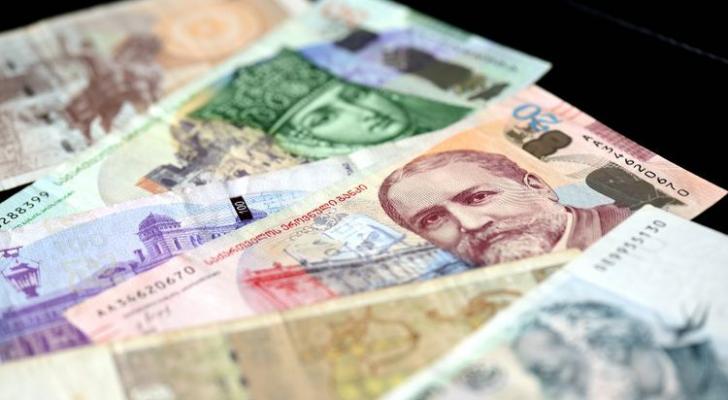 Larinin manata qarşı məzənnəsi beşillik minimuma enib