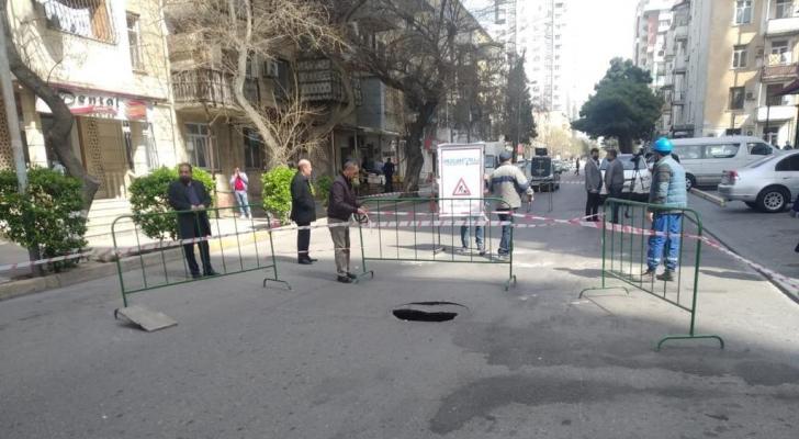 İstismar müddətini başa vurmuş kollektor yolda çöküntü yaradıb