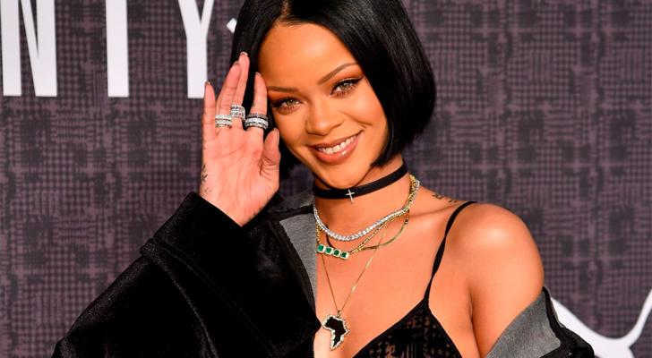 Rihanna milyarderlər siyahısına daxil edilib
