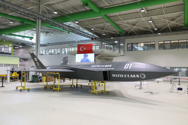 Ərdoğan: “Türkiyə ilk pilotsuz qırıcının istehsalına başlayır”