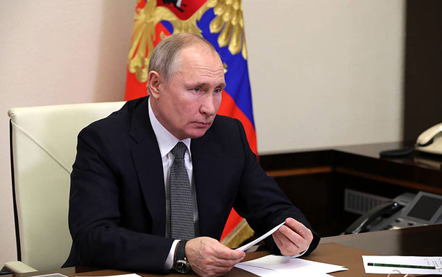Putin neftin azaldılmasının ölkə büdcəsinə təsirini azaltmağın yolunu tapmağı tapşırdı