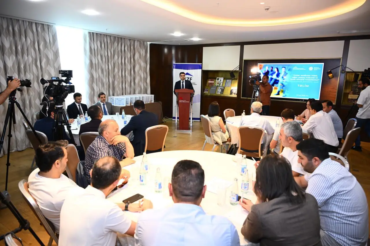 İKZF media nümayəndələri üçün təlim keçirib - FOTO - Foto 2