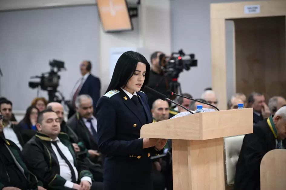 Müharibə və digər ağır cinayətlərdə təqsirləndirilən erməniəsilli şəxslərin məhkəməsi davam etdirilib - FOTO - Foto 13