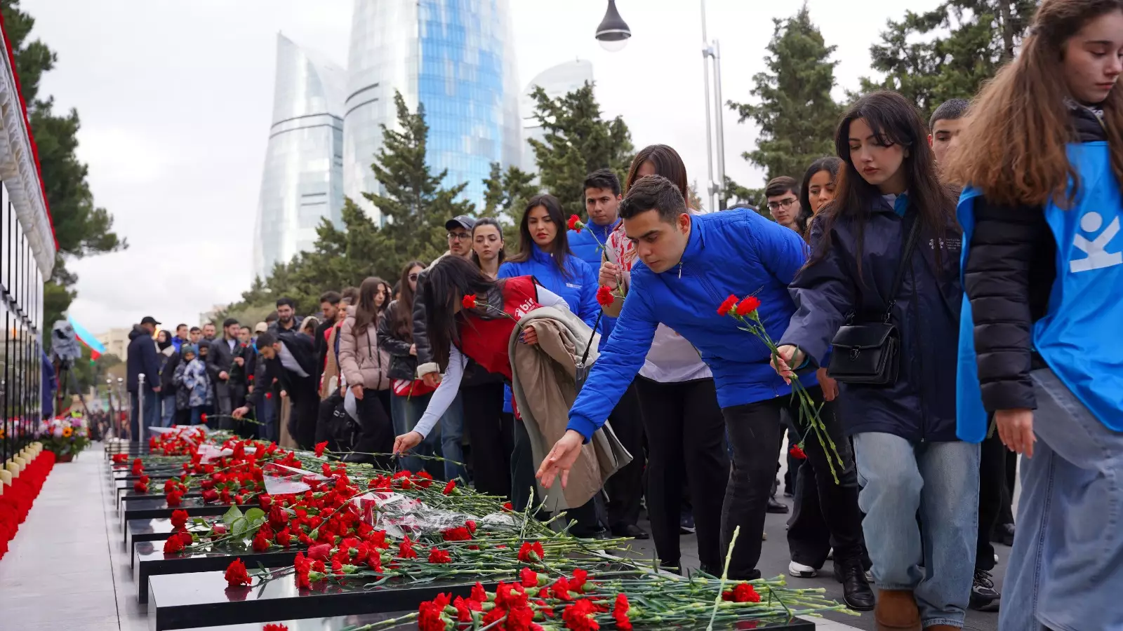 Azərbaycan Könüllüləri 20 Yanvar Şəhidlərinin xatirəsini ehtiramla anıblar - FOTO - Foto 3