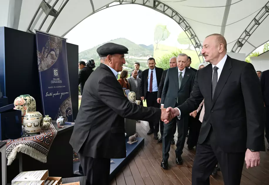 Azərbaycan və Türkiyə prezidentləri, Pakistanın Baş naziri Laçın şəhərində seyrəngahda olublar - FOTO - Foto 5