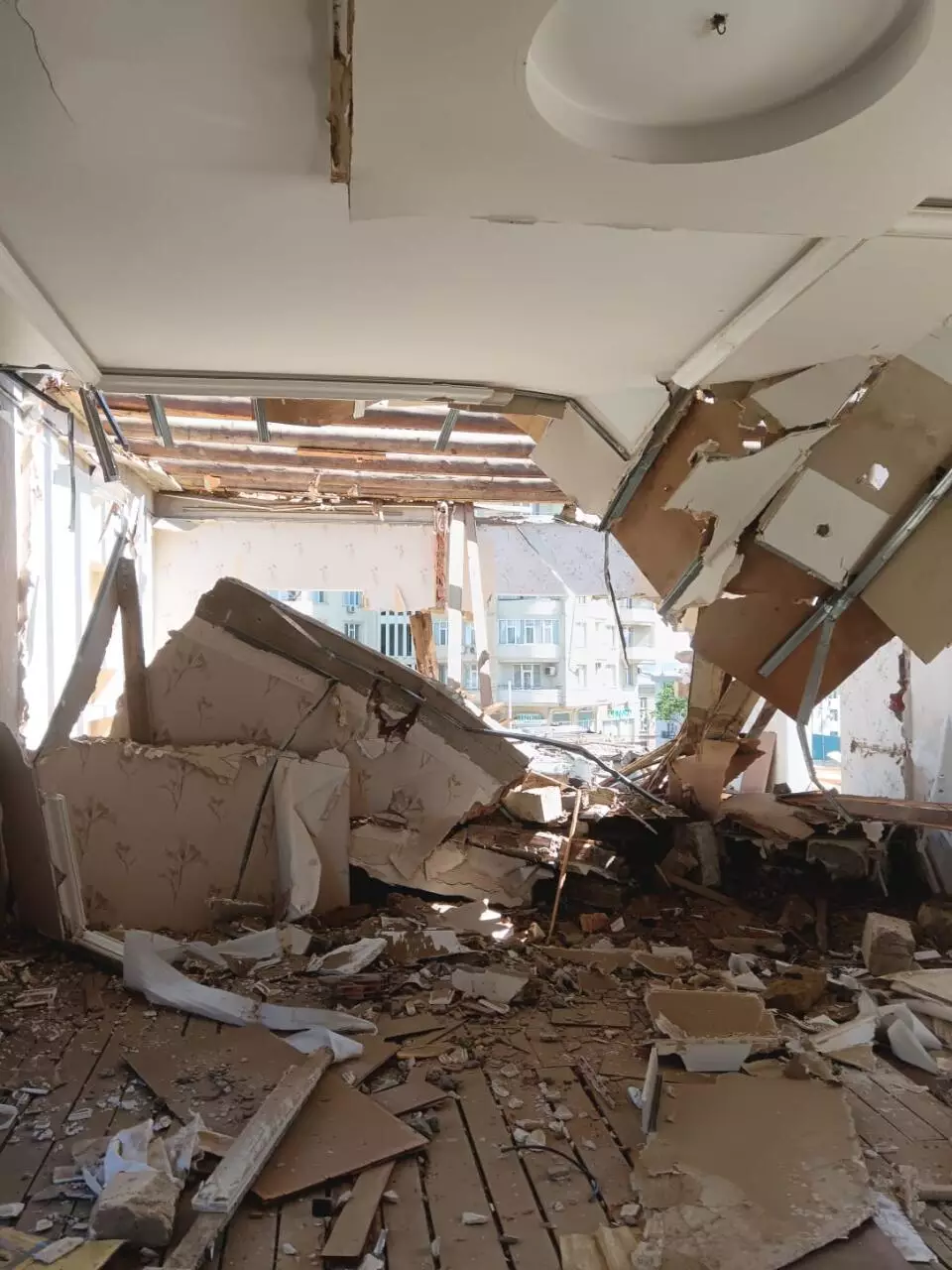 Daha bir MTK yaşayış ola-ola söküntü aparır - "Evimi başıma uçurdurlar, kömək edin" - FOTO - VİDEO - Foto 2