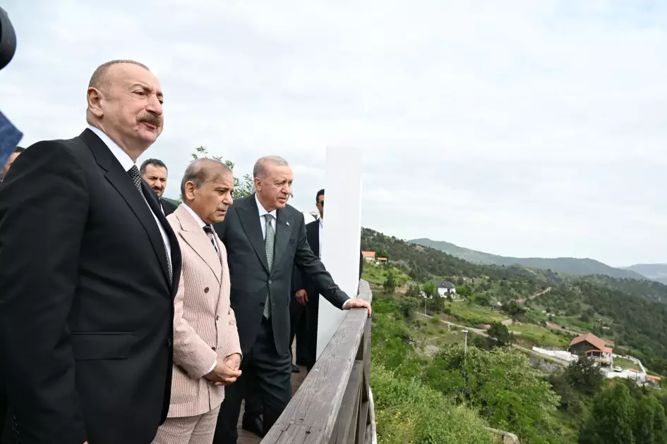 Azərbaycan və Türkiyə prezidentləri, Pakistanın Baş naziri Laçın şəhərində seyrəngahda olublar - FOTO - Foto 15