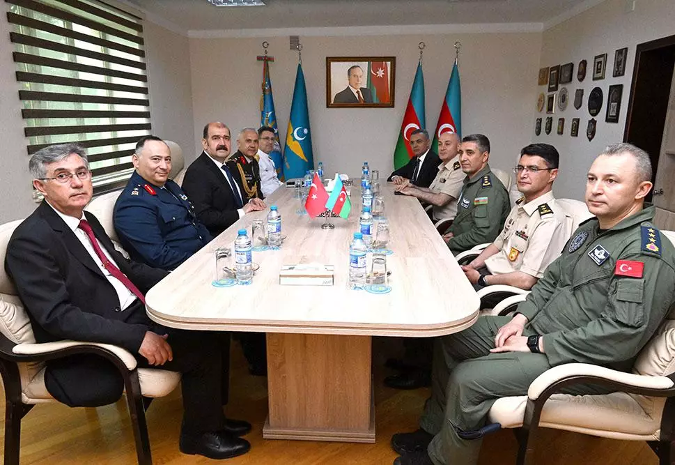 Türkiyəli prorektor Azərbaycanda dəniz əməliyyatları mərkəzinə və döyüş gəmilərinə baş çəkib - FOTO - Foto 5