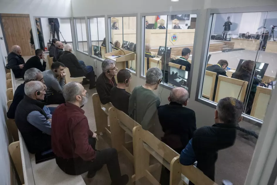 Laçın sakini olan zərərçəkmiş şəxs: İşğala qədər bizim kənd mütəmadi olaraq Ermənistan tərəfindən atəşə tutulurdu - MƏHKƏMƏ - Foto 9