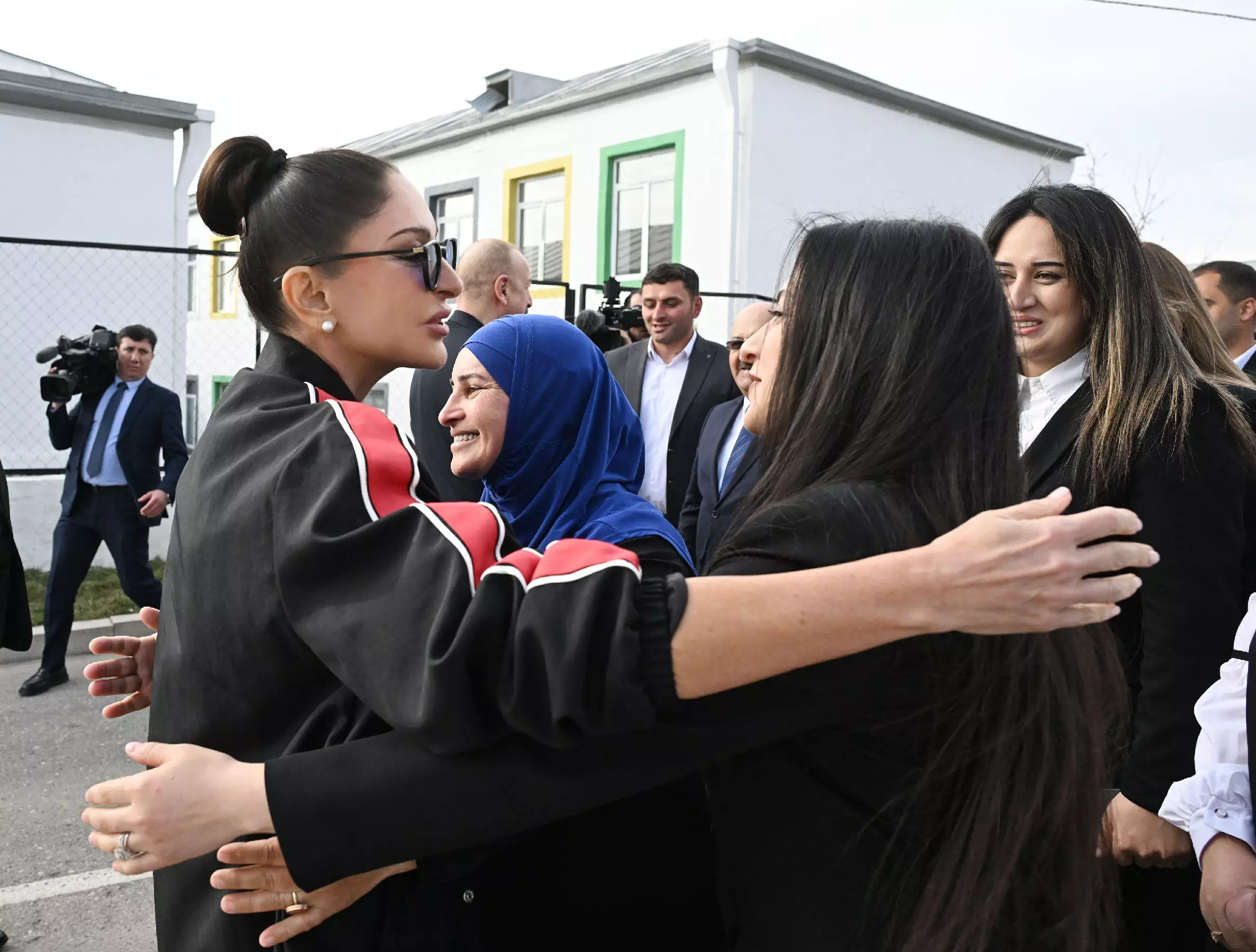 Prezident və xanımı Ağdərənin Həsənriz kəndində Novruz tonqalını alovlandırıblar - YENİLƏNİB+FOTO - Foto 17