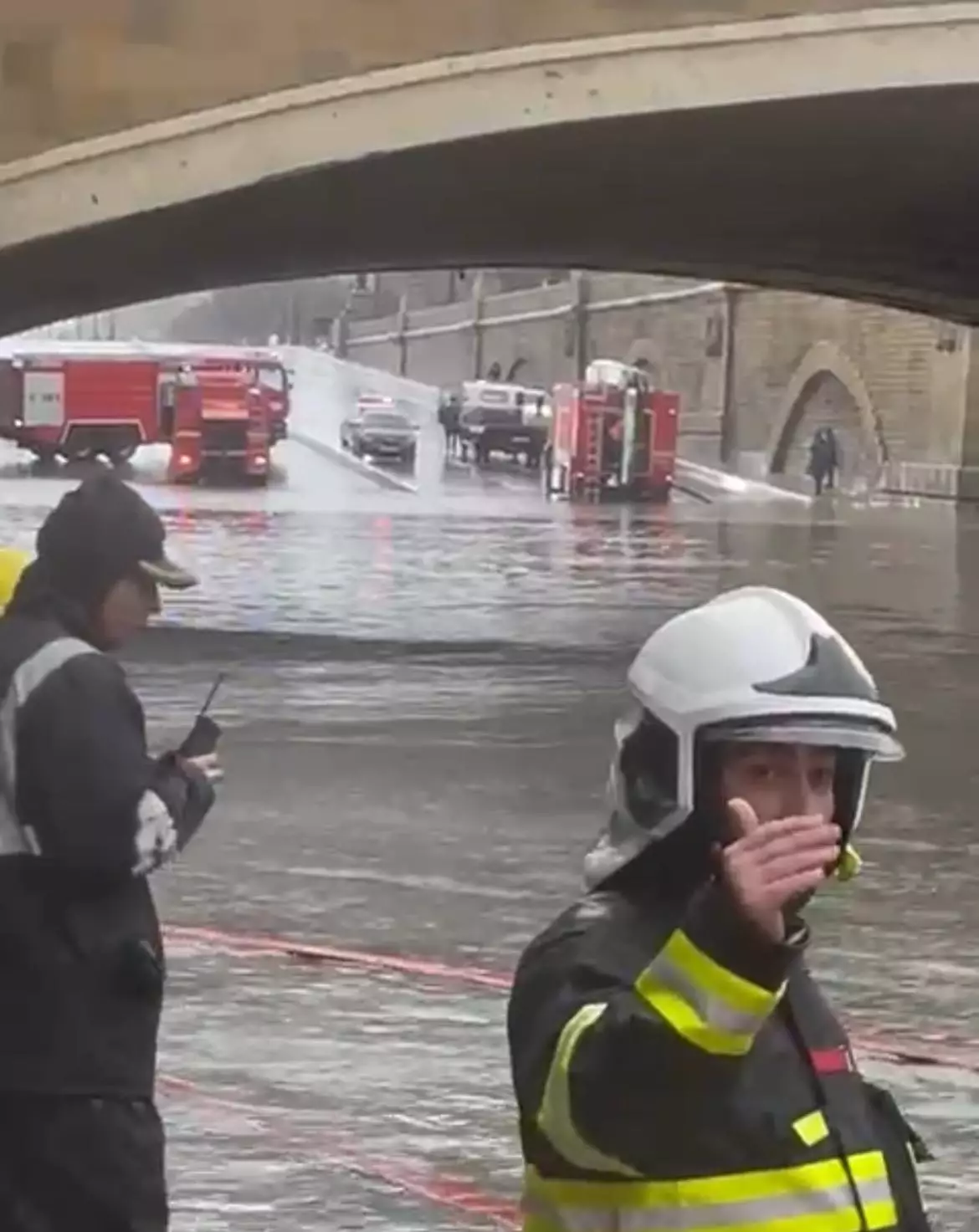 Köməksiz qalan 20 nəfər təxliyə olunub - FHN (FOTO) - Foto 7