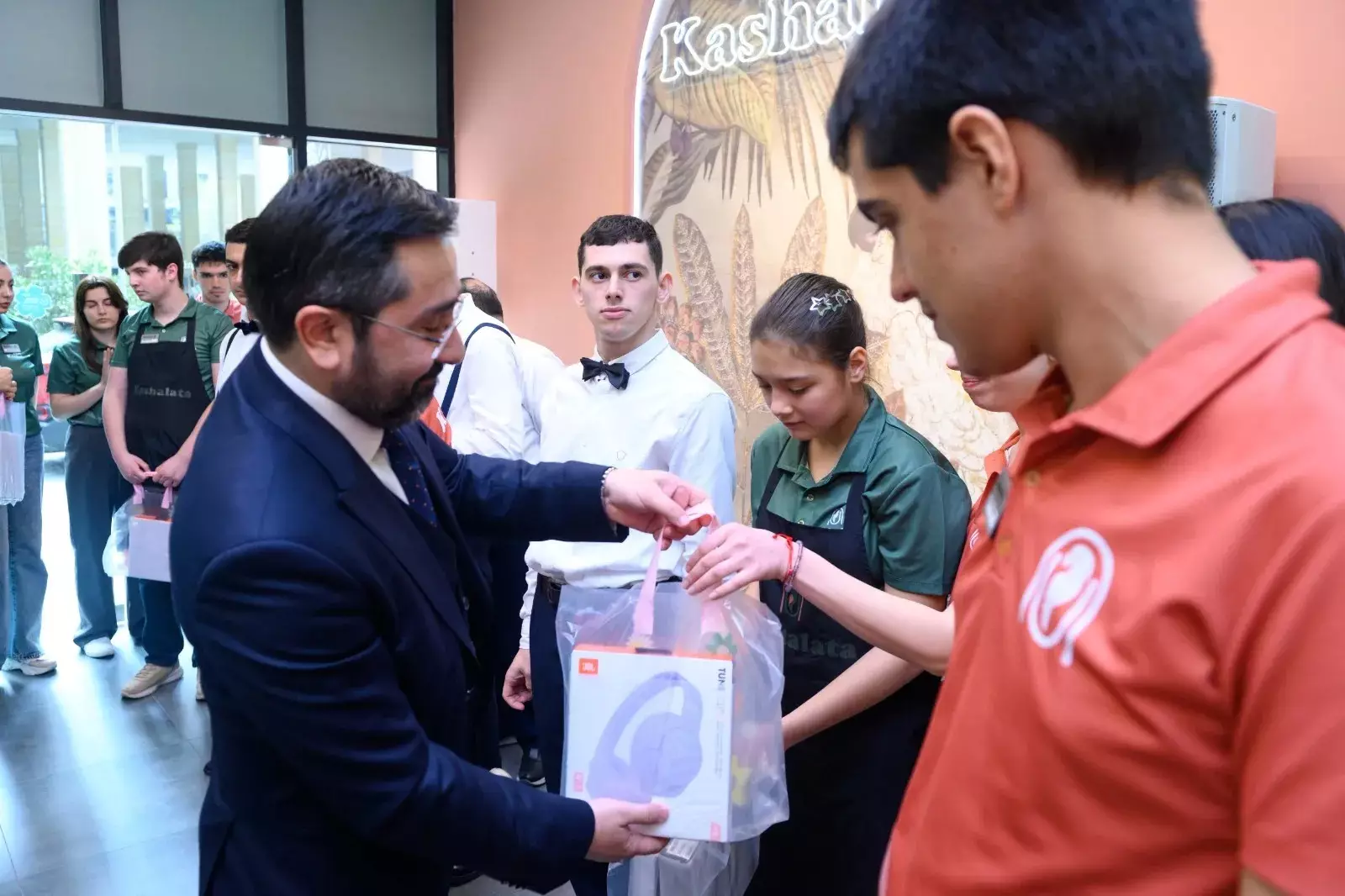 Dünya Autizm Maarifləndirmə Ayı ilə əlaqədar SOCAR "Birgə və Sağlam" İctimai Birliyi ilə birgə silsilə tədbirlər təşkil edir - FOTO - Foto 6
