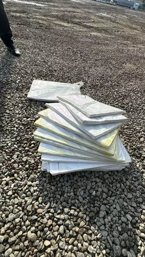 Gömrük nəzarətindən gizlədilmiş aksiz markaları aşkar edilib - FOTO - Foto 3