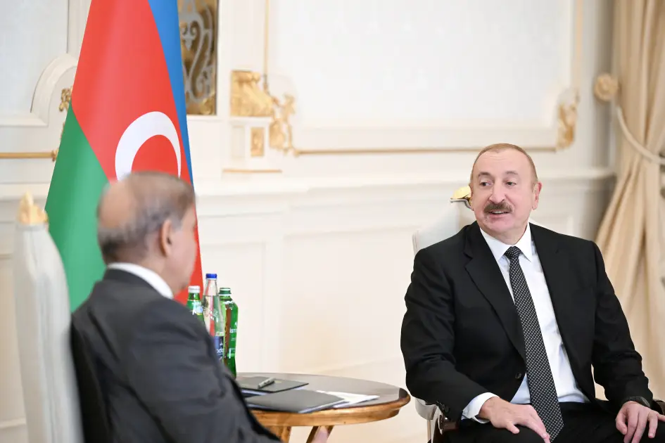 Prezident İlham Əliyevin Pakistanın Baş naziri ilə məhdud tərkibdə görüşü olub - YENİLƏNİB - FOTO - Foto 2