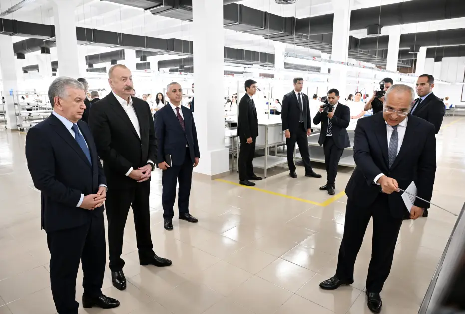 Azərbaycan və Özbəkistan prezidentləri Xankəndidəki “Businesstex JV” tikiş fabrikinin fəaliyyəti ilə tanış olublar - Foto 12
