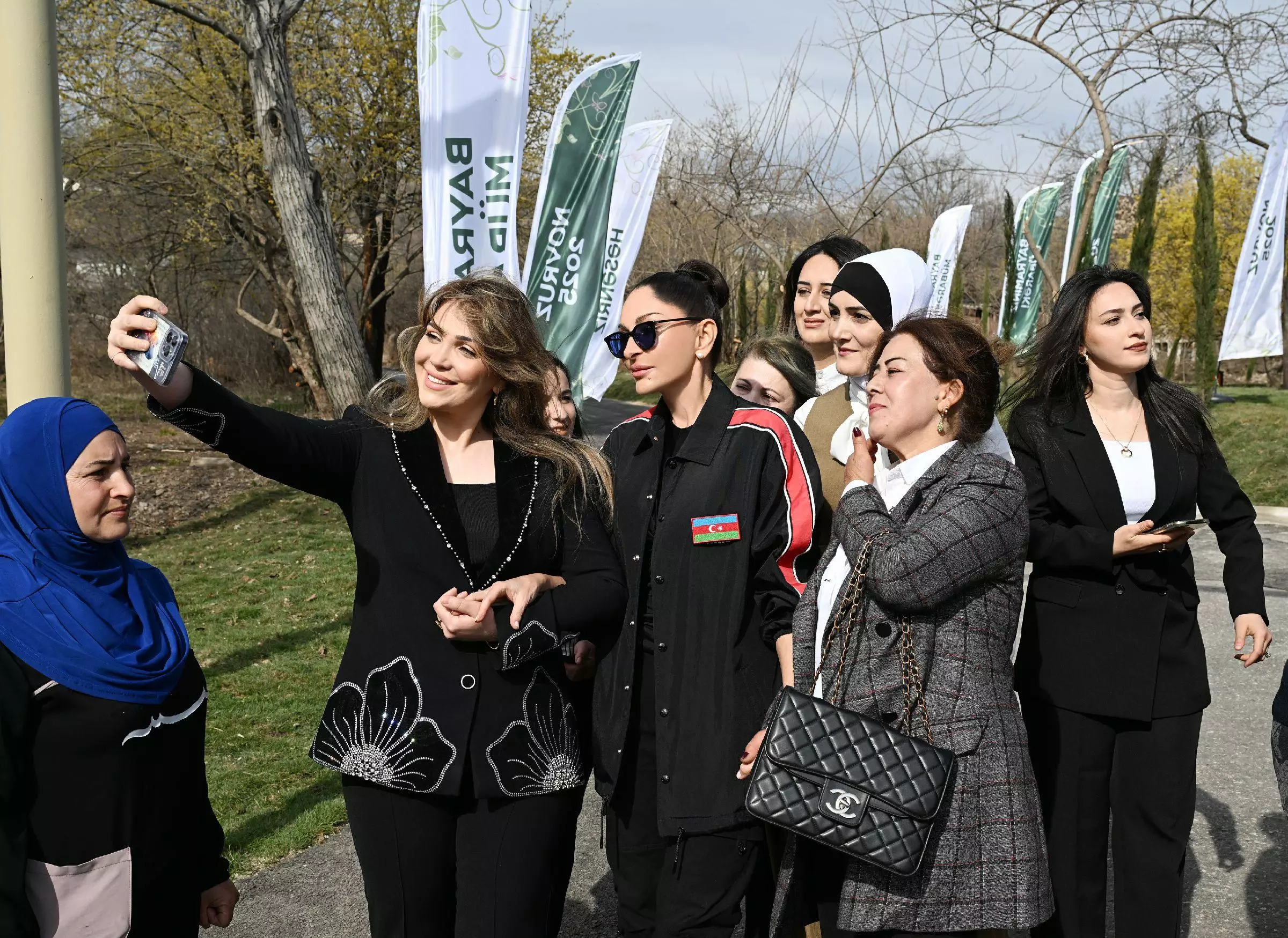 Prezident və xanımı Ağdərənin Həsənriz kəndində Novruz tonqalını alovlandırıblar - YENİLƏNİB+FOTO - Foto 4