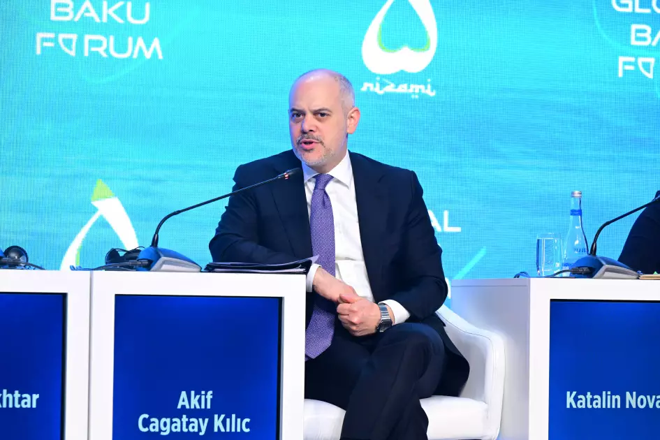 Bakı Forumunda panel müzakirəsi: “Gələcək üçün BMT paktı: Yeni qlobal konsensusun yaradılması” - FOTO - Foto 6