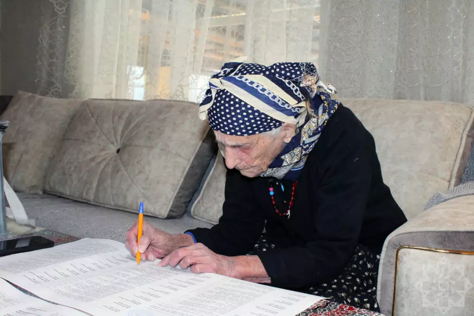 Astarada 101 yaşlı Məryəm nənə evində səs verib - FOTO - Foto 2