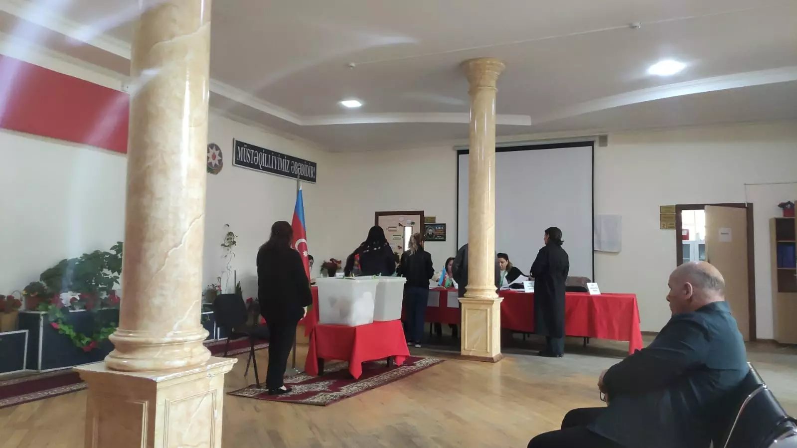 Ombudsman bələdiyyə seçkilərində aparılmış müşahidələr barədə mediaya açıqlama verib - FOTO - Foto 3