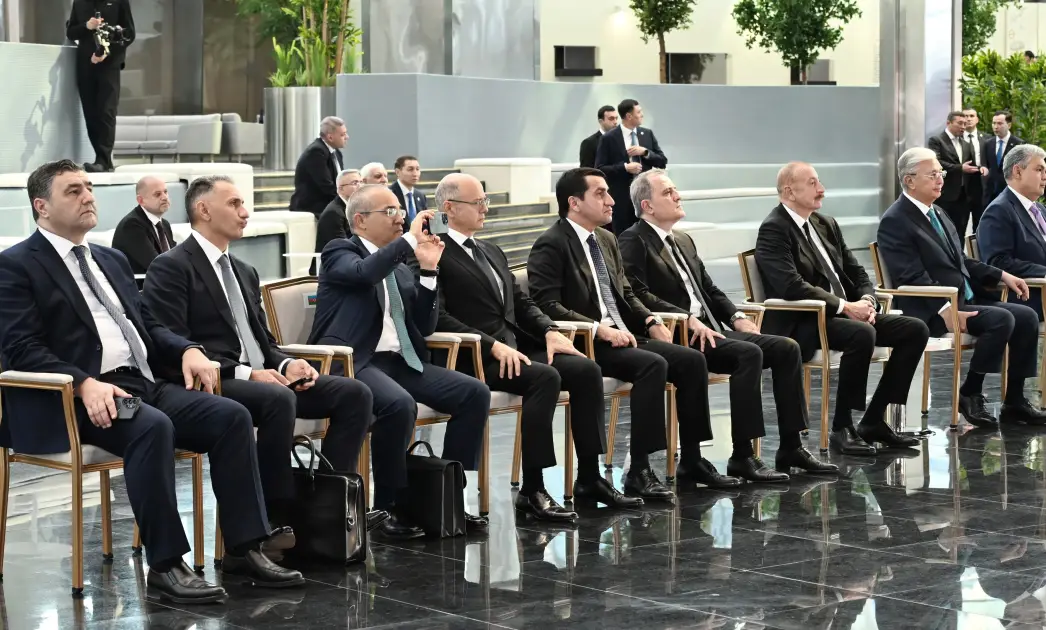 Azərbaycan və Qazaxıstan prezidentləri "Alem.ai" Beynəlxalq Süni İntellekt Mərkəzində olublar - Foto 9