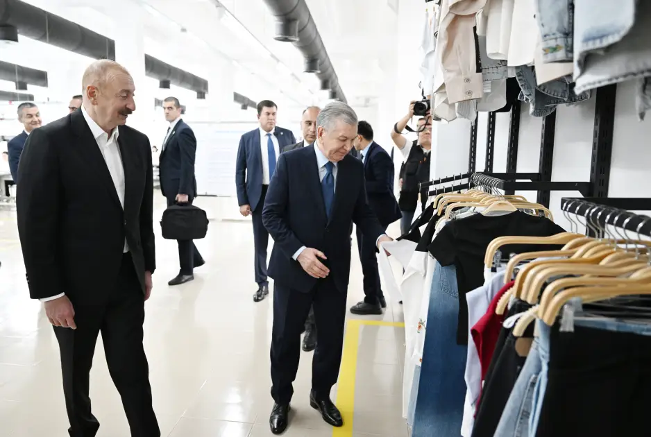 Azərbaycan və Özbəkistan prezidentləri Xankəndidəki “Businesstex JV” tikiş fabrikinin fəaliyyəti ilə tanış olublar - Foto 9