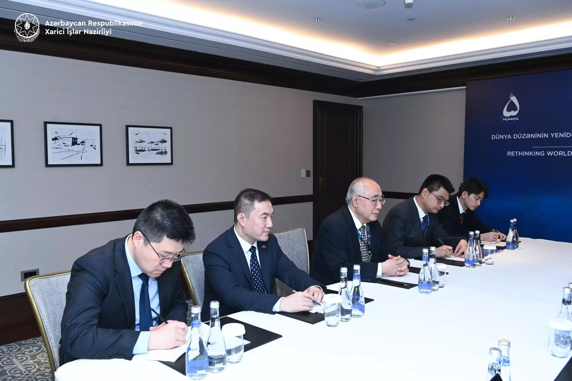 Ceyhun Bayramov Çinin Avropa məsələləri üzrə sabiq nümayəndəsi ilə regional məsələləri müzakirə edib - FOTO - Foto 2