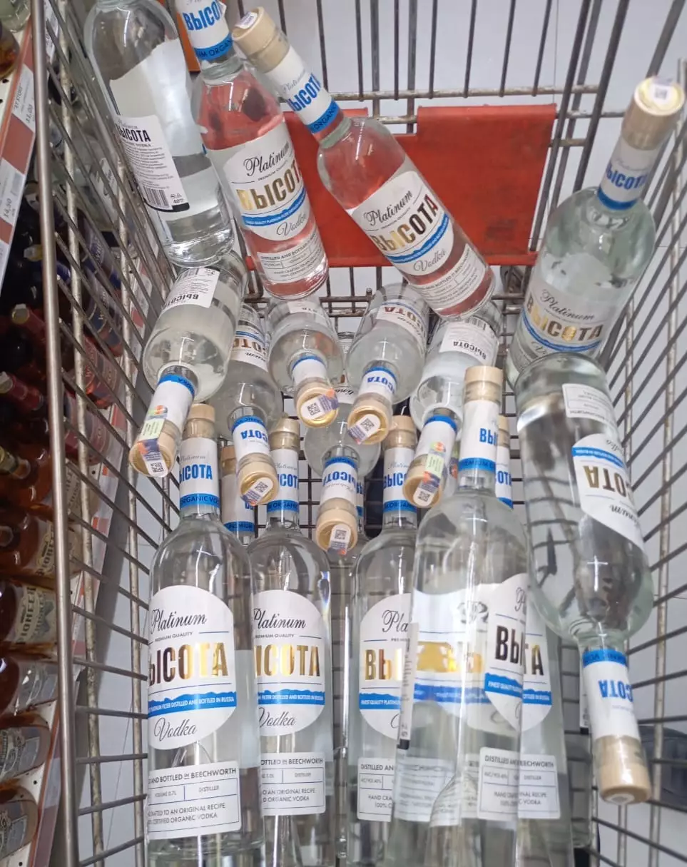 Salyanda “Ay Store” marketdə saxta spirtli içkilər aşkarlanıb - FOTO - Foto 2
