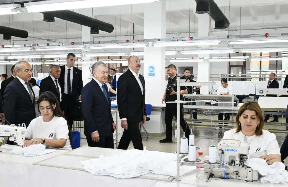 Azərbaycan və Özbəkistan prezidentləri Xankəndidəki “Businesstex JV” tikiş fabrikinin fəaliyyəti ilə tanış olublar - Foto 8