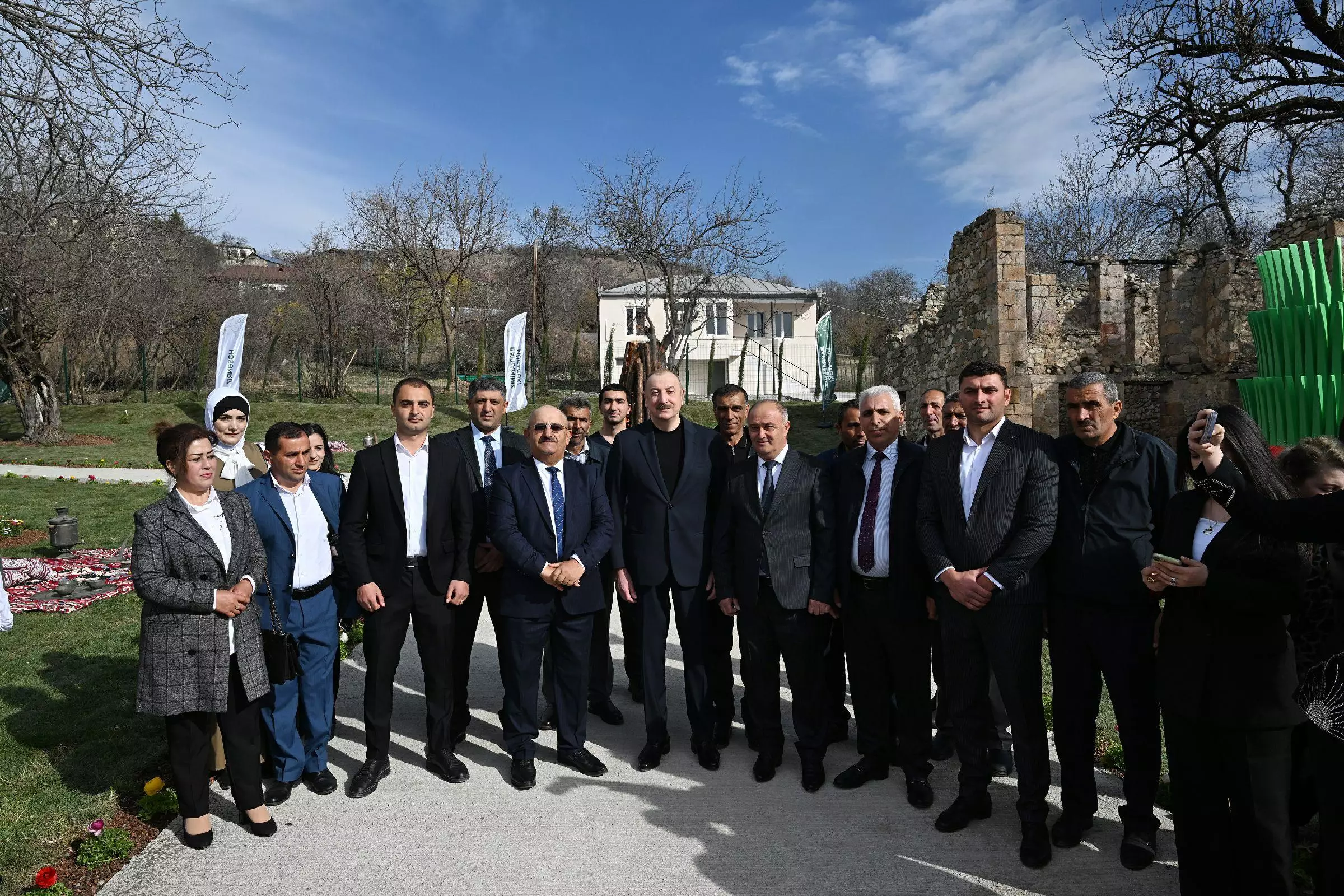 Prezident və xanımı Ağdərənin Həsənriz kəndində Novruz tonqalını alovlandırıblar - YENİLƏNİB+FOTO - Foto 5