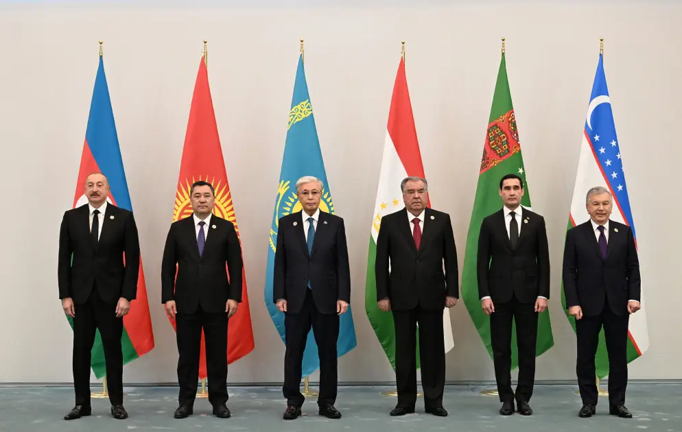 Prezident İlham Əliyev Daşkənddəki Konqres Mərkəzinə gəlib - FOTO - Foto 4