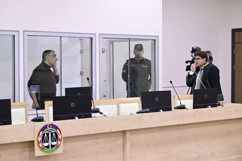 Müharibə və ağır cinayətlərdə təqsirləndirilən erməniəsilli şəxslərin məhkəməsi davam etdirilib - FOTO - Foto 2