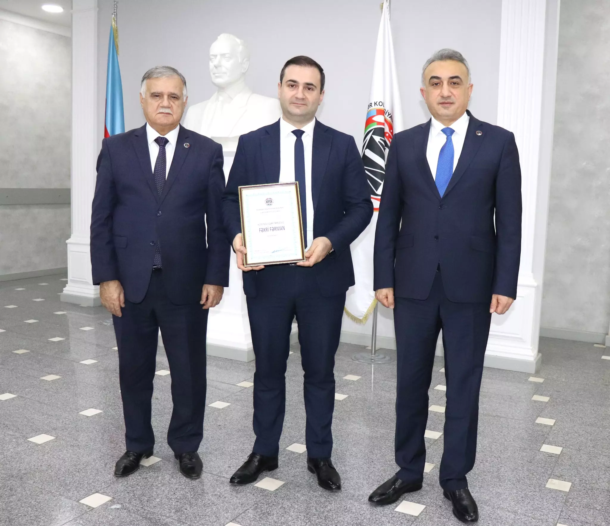 Vəkillər Kollegiyasının rəhbərliyi yeni hakim təyin olunan vəkilləri təbrik və təltif edib - FOTO - Foto 2