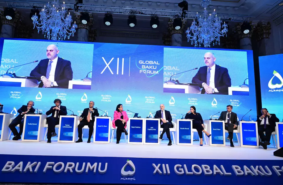 Bakı Forumunda panel müzakirəsi: “Gələcək üçün BMT paktı: Yeni qlobal konsensusun yaradılması” - FOTO - Foto 5