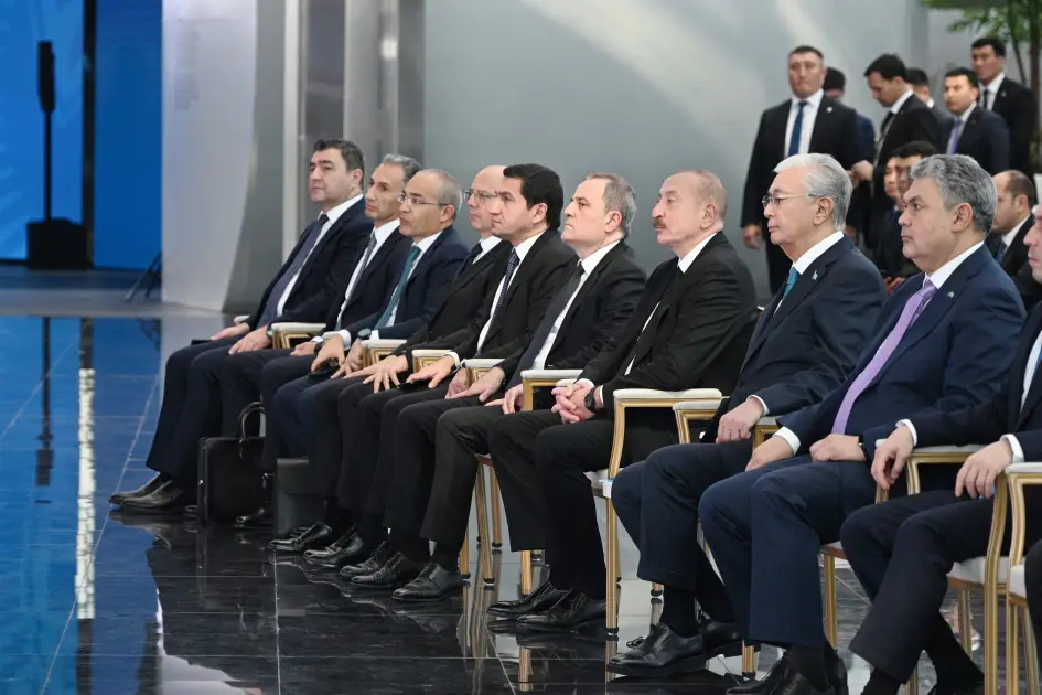 Azərbaycan və Qazaxıstan prezidentləri "Alem.ai" Beynəlxalq Süni İntellekt Mərkəzində olublar - Foto 8