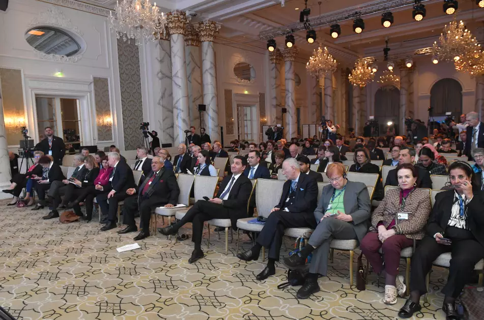 Bakı Forumunda panel müzakirəsi: “Gələcək üçün BMT paktı: Yeni qlobal konsensusun yaradılması” - FOTO - Foto 3